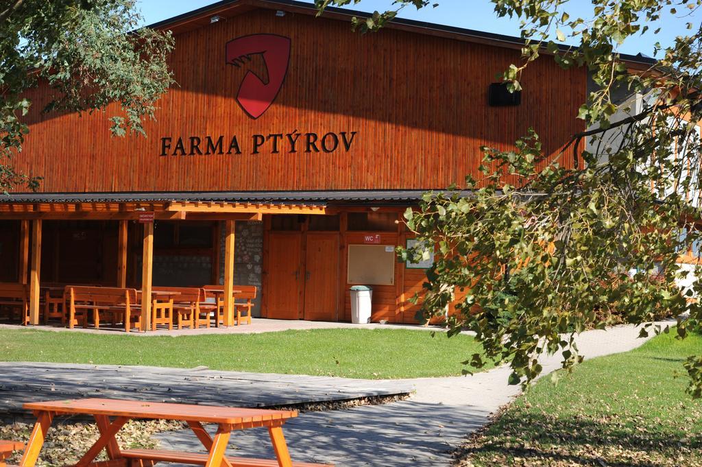 Mnichovo Hradiště Farma Ptyrov酒店 外观 照片