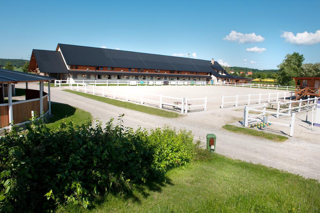 Mnichovo Hradiště Farma Ptyrov酒店 外观 照片